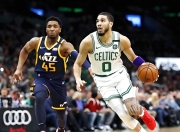 开云体育- 反败为胜引发热议！，塔图姆在独行侠比赛中比赛规则变更赢得满堂喝彩