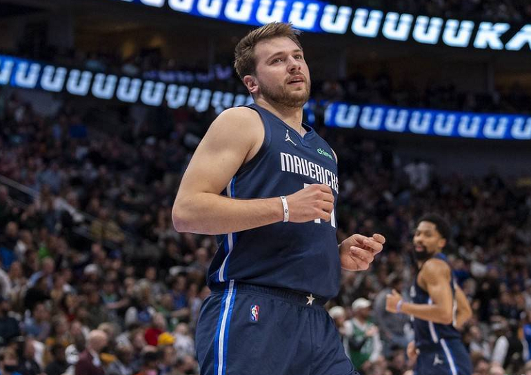 费德勒关键节点比分优势明显，日本队带队取胜！的简单介绍